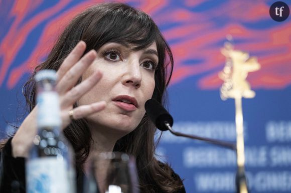 Témoignant notamment : "je me suis récemment surprise à être émoustillée par des dessins d’hommes nus de l’artiste Boris Torres. Mes fantasmes reposent plutôt sur des attitudes, des regards, une intelligence ou un mystère. J’ai bien eu une phase Matthew McConaughey, mais c’était son personnage dans True Detective qui m’excitait". Mais Nora Hamzawi ne s'arrête pas là.