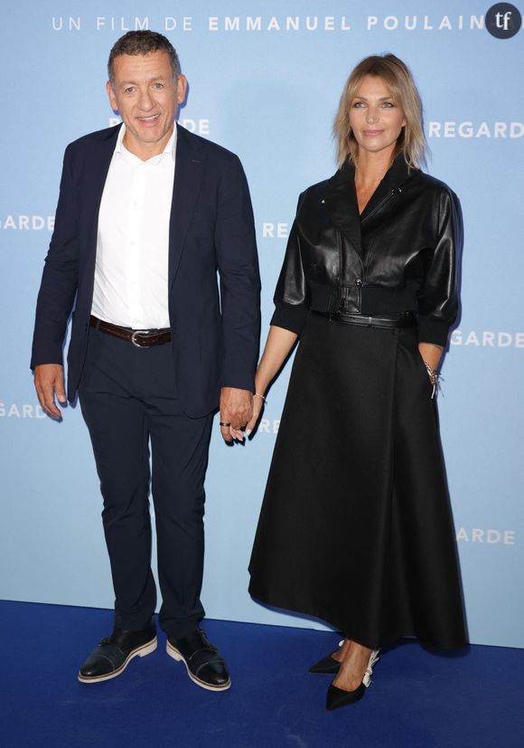 "Il change de femme comme de chemise, non ?", "Elle ressemble drôlement à son ex non ?", "Il en change tous les combien?", "Haha! Ça va durer combien de temps!? Clone de son ex non", "Il fait la collection des blondes", "30 ans de moins que lui … évidemment"