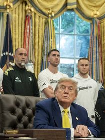 "Une femme pourrait jouer dans votre équipe masculine ?" : Trump interpelle la Juventus dans une vidéo controversée, le malaise est absolu