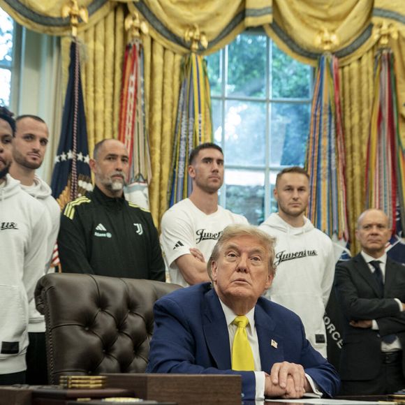 "Une femme pourrait jouer dans votre équipe masculine ?" : Trump interpelle la Juventus dans une vidéo controversée, le malaise est absolu