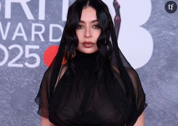 Sexy, sulfureuse, stylée, la naked dress était une nouvelle fois la grande tendance sur le tapis rouge. Charli XCX, Zoe Kravitz, Kendall et Kylie Jenner... Personne n'y a échappé !