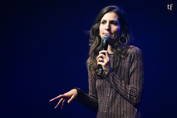 Marine Leonardi dénonce avec sa facétie habituelle le sexisme sociétal et plus précisément, ici : la charge mentale, cette réalité que vivent toutes les femmes. En envoyant valser les "caleçons sales" de son amoureux. Car pourquoi pas. On l'écoute ?