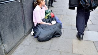 Au bout d’un an passé à la rue, 100 % des femmes sans abri ont subi un viol