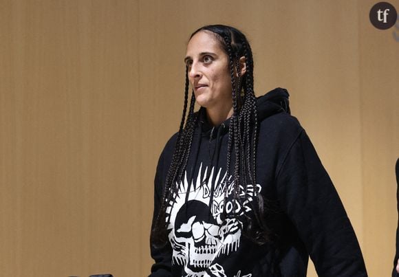 Mais certains internautes semblent tout mélanger. Lorsque le nom de son demi-frère, tragiquement disparu des suites d’une maladie en 2008 à l’âge de 37 ans, est mentionné dans des commentaires malveillants, Roxane Depardieu monte au créneau.