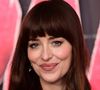 Dakota Johnson n'en finit pas d'éblouir ses aficionados jamais lassés. L'actrice de Materialists, émancipée de ses partitions sans grande densité à la Cinquante nuances de Grey, s'épanouit davantage sur les plateaux de cinéma, notamment du côté des films d'auteur. Et elle acquiert une puissance égale sur les tapis rouges, où elle témoigne d'une aura qui rappelle celle des divas hollywoodiennes d'antan.