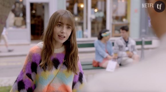 Cette star de Emily in Paris défie l'âgisme de ceux qui accolent aux femmes une "date de péremption"