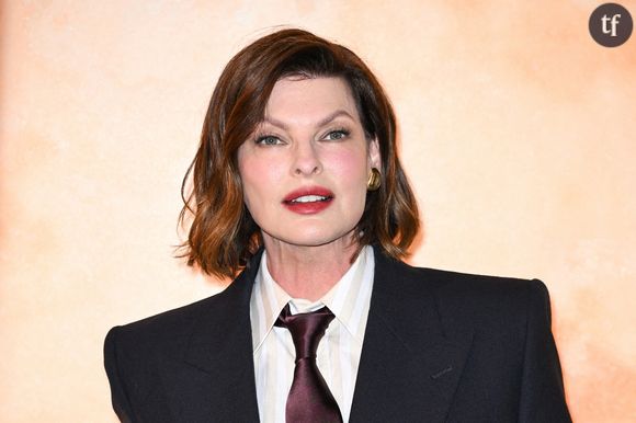 "Elle est redevenue belle", "Elle revient de loin" : à 60 ans, ce mannequin culte des années 90 fait un retour remarqué après sa chirurgie ratée