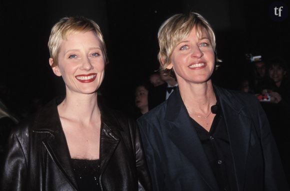 Théorie qui implique la défunte Anne Heche et son ex compagne, Ellen Degeneres. Pour rappel, Anne Heche est décédée d'un accident de voiture à 53 ans, après s'être retrouvée dans le coma après une grave blessure au cerveau provoqué par une violente collision.