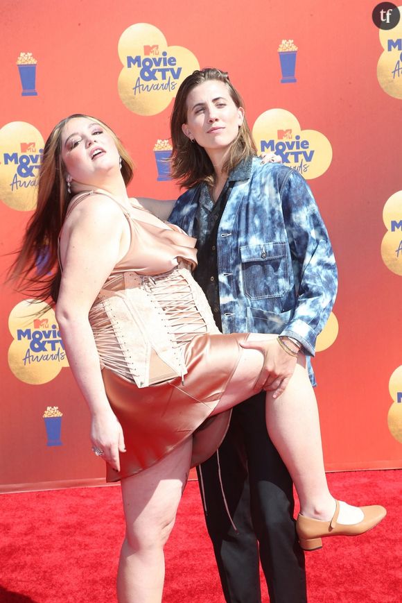 Une égérie body positive, intime et politique, en pleine ère Ozempic, alors que l'ultra maigreur connaît un regain de hype très, très inquiétant, des podiums aux magazines fashion. On salue volontiers l'initiative de GLAMOUR, qui avec Megan Stalter donne le la à une femme libre, décomplexée, en réponse cinglante aux diktats.