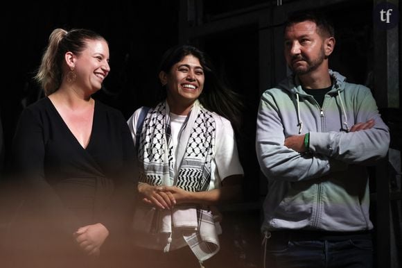 Rima Hassan fait beaucoup réagir au sein de la sphère politique et médiatique. Et plus encore sur les réseaux sociaux où elle suscite d'exacerbées réactions. Alors que ses prises de parole au sujet du conflit israélo palestinien sont abondamment commentées au gré des plateaux, des journaux et des tribunes, c'est souvent non sans un arrière fond de racisme et de misogynie que l'eurodéputée se retrouve attaquée publiquement, et de manière plus insidieuse, au gré des commentaires anonymes qui évoquent sa personne.