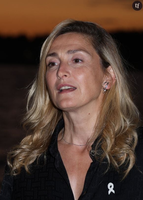 "Elle est gironde comme son pépère" : Julie Gayet naturelle et élégante, mais victime de grossophobie et de body shaming