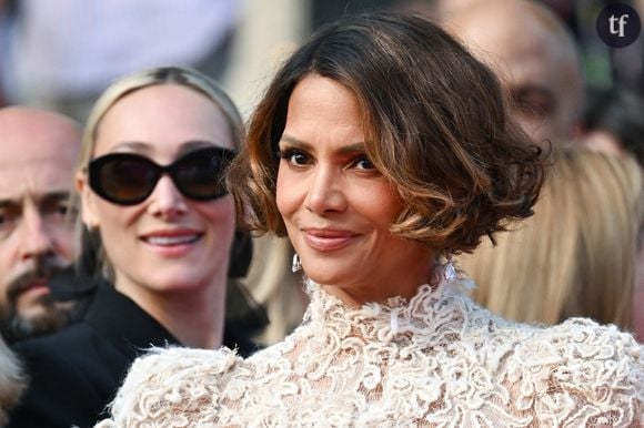 Halle Berry, actrice d'excellence et sex symbol culte (James Bond girl restée dans les mémoires, notamment) a été la première et seule comédienne noire à remporter un Oscar. Mais aujourd'hui, elle revient sur le caractère révolutionnaire "très relatif" de la chose.
