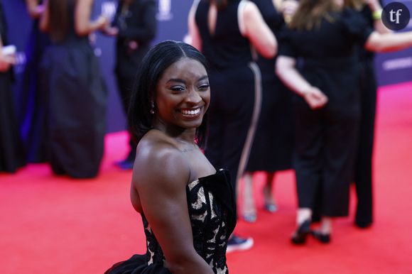 Simone Biles dévoile un autre visage, aux antipodes de ses performances musclées d'athlète. En vacances, elle se montre sans filtre, en bikini, et célèbre sa confiance en elle, et en son corps.