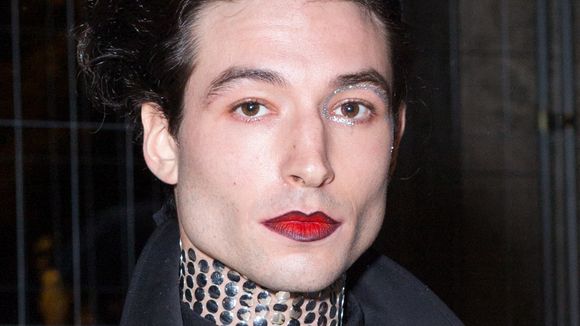 "Agression, harcèlement, étranglement, détournement..." : cet acteur accusé de violences fait son grand retour à Cannes et ça scandalise