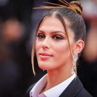 Iris Mittenaere de nouveau en couple avec un acteur connu ? les internautes s'acharnent sur elle