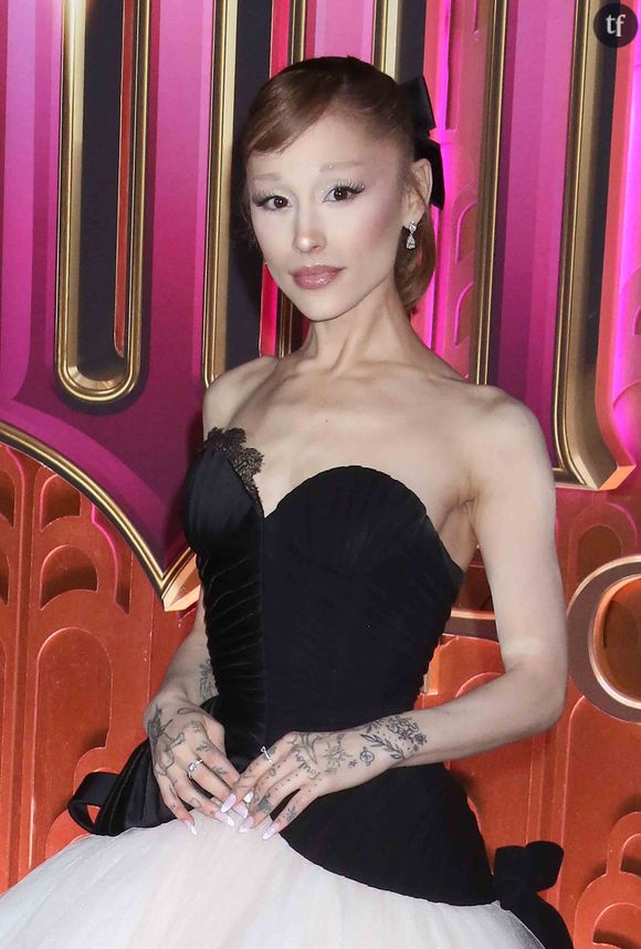 Récemment, c'est Millie Bobby Brown, la superstar de Stranger Things, qui a envoyé les malotrus se faire cuire un oeuf, en refusant de sourire. Alors que ses interlocuteurs lui criaient de le faire. Et aujourd'hui, c'est Ariana Grande, qui porte décidément bien son nom, qui a craqué en pleine séance photo.