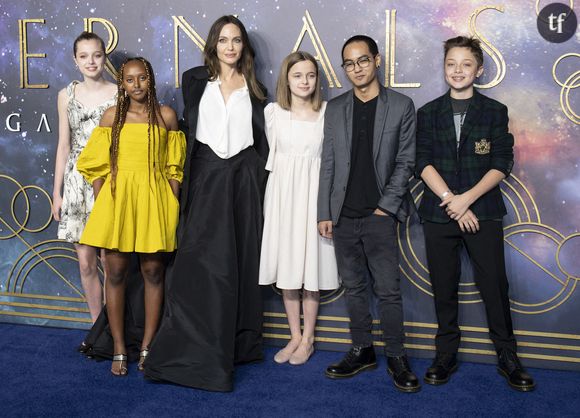 Si la jeune femme s'inspire des choix capillaires de sa mère, elle n'envie pas sa célébrité, préférant rester discrète sur la scène médiatique. En février dernier, au Festival international de Santa Barbara, Angelina Jolie avait confié que, de tous ses enfants, Shiloh était celle qui "détestait" le plus le mode de vie des célébrités. Pour rappel, Angelina Jolie et Brad Pitt, divorcés, ont six enfants en commun : Maddox, 23 ans, Pax, 21 ans, une fille, Zahara, 20 ans, et des jumeaux Knox et Vivienne, 16 ans.