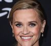 "8 ans de différence seulement ? Il a l'air 30 ans plus vieux qu'elle", "Bon si elle est heureuse c'est le principal, mais il a l'air si âgé par rapport à Reese Witherspoon", "C'est son père non ?", "Elle est si mimi avec son grand père !", "Ne comparez jamais ce mec à Ryan Philippe !", fustigent les fans par ribambelles de saillies.