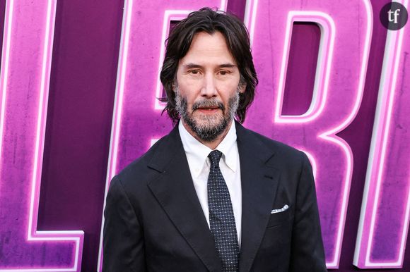 “C’est sa mère”, “non c’est juste une vraie femme” : Keanu Reeves heureux en couple, sa compagne divise violemment les fans