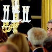 "Trop jeune", "les parents laissent faire ça ?" : La fille de 13 ans de Nicolas Sarkozy et Carla Bruni violemment moquée sur les réseaux sociaux