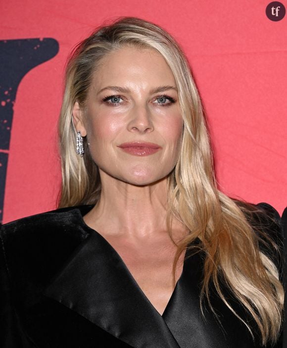 Plus sexy que jamais à bientôt 50 ans ? Ali Larter , actrice culte des années 90 et 2000, bien connue des fans de Destination Finale, a dévoilé sur Instagram son corps sculpté en bikini rouge. Un selfie particulièrement glamour qui a sidéré ses fans…Manière d’annoncer l’été ?