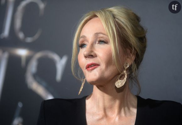 Il y a deux ans déjà, elle expliquait dans le média britannique The Times : "le mouvement socio-politique insistant sur le fait que 'les femmes trans sont des femmes' est profondément misogyne, régressif, dangereux dans ses objectifs et autoritaire dans ses tactiques". Prise de position qui semble l'inciter à qualifier d'hommes... Des femmes.