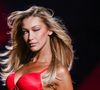 "Elle a failli mourir", "elle est misérable" : Bella Hadid inquiète les internautes après son apparition au défilé Victoria's Secret