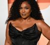 Seulement voilà, la superstar connue pour sa propension à manier sur scène chorégraphies spectaculaires et solos de flûte traversière scandalise les internautes. Mais pourquoi ?