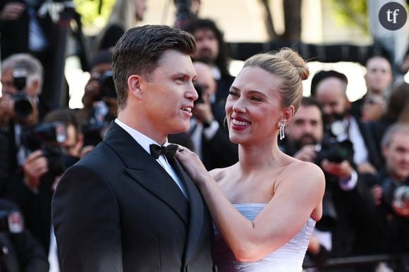 Heureuse en couple avec un célèbre animateur de la grande école du rire à l'américaine - Colin Jost, du Saturday Night Live - le sex symbol et superstar hollywoodienne digne des divas d'antan révèle entre deux rôles et ses tout premiers pas en tant que réalisatrice (Eleonor The Great, qui a fait sensation à Cannes) les dessous... Du dating. Scarlett Johansson dit tout !