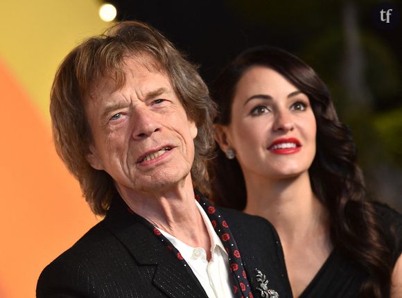 Dans une interview accordée à Paris Match, l'ancienne danseuse a révélé que le couple s'était fiancé. Cela fait "deux ou trois ans", qu'elle porte une bague de fiançailles qu'il lui a offerte. Et le mariage ? "Peut-être un jour, peut-être pas… Je suis si heureuse dans notre vie actuelle, j'aurais trop peur de changer quoi que ce soit", a-t-elle expliqué. Le secret de leur longue histoire : "Nous essayons de nous soutenir mutuellement, d'être là l'un pour l'autre et que chacun soit heureux."