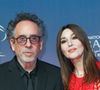 L'amour avant le travail

Monica Bellucci et Tim Burton se sont rencontrés il y a trois ans au Festival Lumière de Lyon, où l’actrice lui remettait le prestigieux prix Lumière. Depuis, ils ne se quittent plus. Complices et unis, ils assument pleinement leur relation. "Aujourd’hui, c’est la priorité. Mon couple en premier, le travail ensuite", confiait récemment Monica Bellucci dans une interview accordée à Marie Claire. Tim Burton l’a d’ailleurs dirigée dans Beetlejuice Beetlejuice (2024), aux côtés de Winona Ryder et Jenna Ortega. "Ce rôle est un cadeau qu’il m’a offert", a déclaré Monica Bellucci à la version italienne de Vanity Fair.