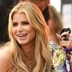 "Dégoûtant", "Elle n'a pas l'air bien" : cette chanteuse iconique se fait pipi dessus en plein concert et crée le buzz
