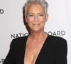 Pression patriarcale naturellement. Comme c'est le cas dans de nombreuses opérations de chirurgie esthétique. En 1989, Jamie Lee Curtis accepte la chirurgie plastique. Elle subit une opération pour modifier son regard car un directeur de la photographie lui dit sur un plateau de tournage qu'elle a des yeux "trop cernés".