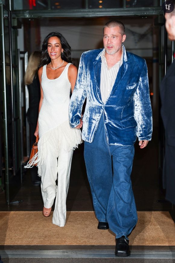 New York, NY - Brad Pitt est élégant dans un costume de velours tandis qu'Ines de Ramon est éblouissante dans une tenue blanche. Le couple est sorti dîner à New York, profitant d'une soirée élégante ensemble.
Backgrid / Bestimage



Sur la photo : Brad Pitt, Ines de Ramon



BACKGRID USA 14 JUIN 2025



USA : +1 310 798 9111 / usasales@backgrid.com



ROYAUME-UNI : +44 208 344 2007 / uksales@backgrid.com



Clients britanniques - Images contenant des enfants

Veuillez pixelliser le visage avant publication