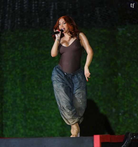 Le sex symbol Cardi B se transfigure en Jessica Rabbit et célèbre Halloween avec son extraordinaire aura.