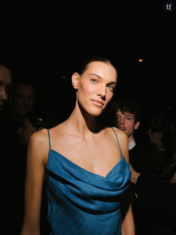 "Elle est vraiment pas mise en valeur", "Difficile d'être plus maigre !", "Elle est si maigre", "Charlotte c'est juste pas possible ça", peut-on ainsi lire parmi un flot de commentaires négatifs... Pour beaucoup féminins. Charlotte Cardin victime de body shaming ?