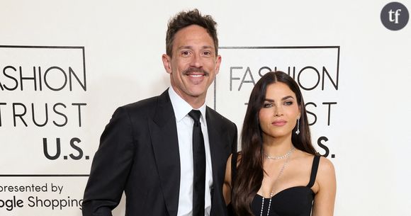 Everly, la fille de Jenna Dewan et Channing Tatum, a bien grandi. La fillette de 11 ans a fait une rare apparition sur l’Instagram de son beau-père Steve Kazee, alors qu’elle assistait au festival Coachella en famille. Le fiancé de Jenna Dewan a partagé des photos de lui et de Jenna Dewan et Everly assistant au concert des chanteuses coréennes Lisa et Jennie des Blackpink. Mais sur les réseaux sociaux, c’est la tenue d’Everly qui a fait parler.