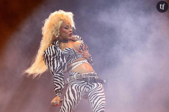 Doja Cat, femme "badass", très influente, fait passer ses convictions et sa persona musicale à travers cette sexualité décomplexée. Des looks sulfureux qu'elle porte sur elle comme des éléments indissociables de son imaginaire, de son iconographie, et surtout de ses spectacles en live : toujours spectaculaires.