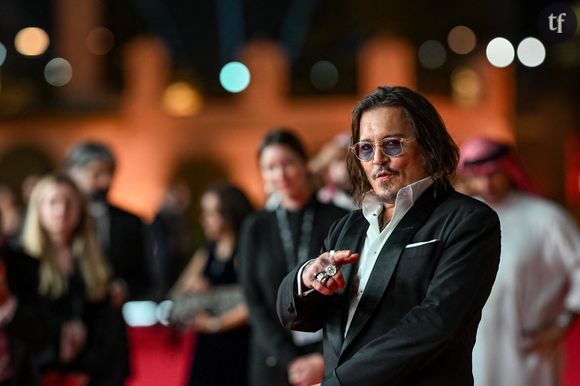 Les fans oublient-ils le cyber harcèlement massif de Amber Heard ? En tout cas, ils accueillent avec une joie non dissimulée le grand retour au cinéma de Johnny Depp, méconnaissable dans son prochain film...