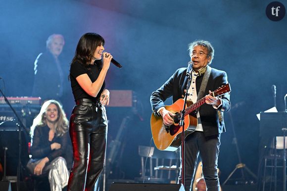 Entre une différence d’âge évidente et une différence de taille qui saute aux yeux, les images de leur présence à la cérémonie ont suscité beaucoup de critiques sexistes et misogynes. “C’est sa fille”, “Pour info, c’est son auxiliaire de vie”, “30 ans d’écart j’avais déjà vu, mais un mètre ?”, “la belle et la bête”, “Il y a des femmes qui ont du courage”...