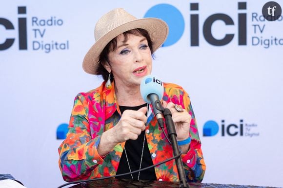 Anny Duperey n'a pas hésité à parler du réalisateur en des termes peu élogieux.