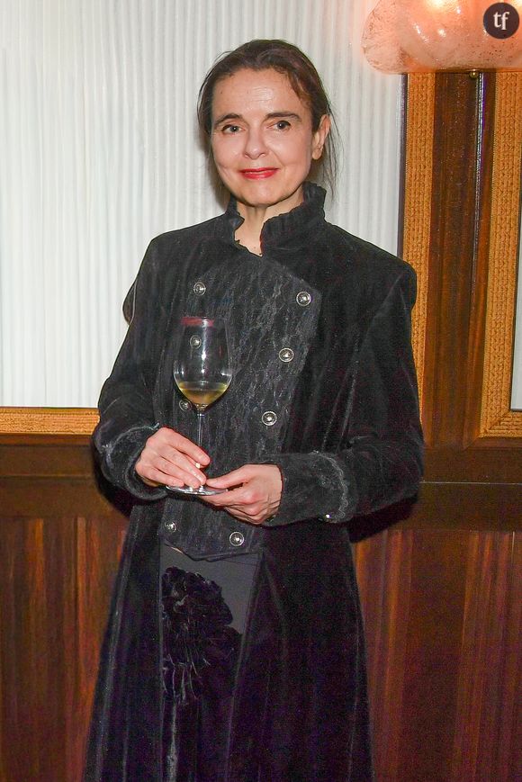 En interview toujours, relève Gala, la romancière belge Amélie Nothomb poursuit sur un autre thème source de multiples injonctions et stigmatisations, à savoir la maternité : "Fonder une famille, c'est beaucoup trop dangereux. Surtout, je suis trop souvent enceinte de mes innombrables enfants. En ce moment, je porte mon 105e".