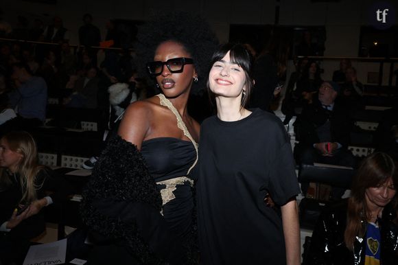 "Vulgaire”, “on touche le fond” : Ebony de la Star Academy crée la polémique en soutien-gorge et porte-jarretelle