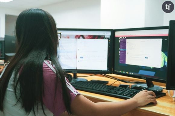 À cela s’ajoute l’impact de la parentalité. Une large majorité de femmes estime que le fait d’avoir des enfants pénalise davantage leur carrière que celle des hommes. Interruptions, ralentissements ou réorientations professionnelles contribuent à accentuer ces déséquilibres. Avec le temps, ces inégalités cumulées finissent par se traduire concrètement sur le plan financier.

À l’approche de la retraite, les inquiétudes sont particulièrement marquées : une majorité de femmes anticipe une pension insuffisante, et beaucoup déclarent ne pas connaître précisément leurs droits futurs. Ce manque de visibilité renforce le sentiment d’insécurité.