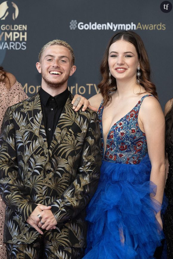 Longtemps adorés par le public, Elsa Bois et Michou ont mis fin à leur relation début 2025. Cette rupture a rapidement nourri les rumeurs, certains évoquant un rapprochement entre la danseuse et Florent Manaudou, ou encore entre Michou et Lola Dumesnil, l’ex du nageur. Face à ces spéculations, le YouTubeur a tenu à clarifier sa relation avec cette dernière dans une récente vidéo.