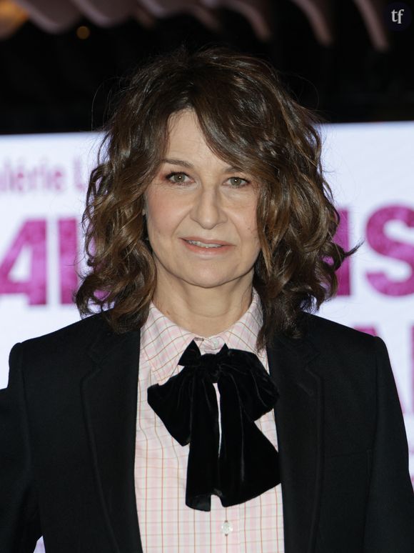 "S’ils veulent faire des poils et des gémissements, ils changent d’actrice !", achève Valérie Lemercier. A l'heure où bien des célébrités souffrent d'une hyper sexualisation - outre atlantique, on pense volontiers aux remarques pas toujours fines décochées à Sydney Sweeney et Margot Robbie - et où la présence des scènes de sexe dans les films est clairement remise en question par les nouvelles générations, qui doutent de l'utilité des séquences olé olé dans les films, certaines actrices ont clairement fait leur choix.