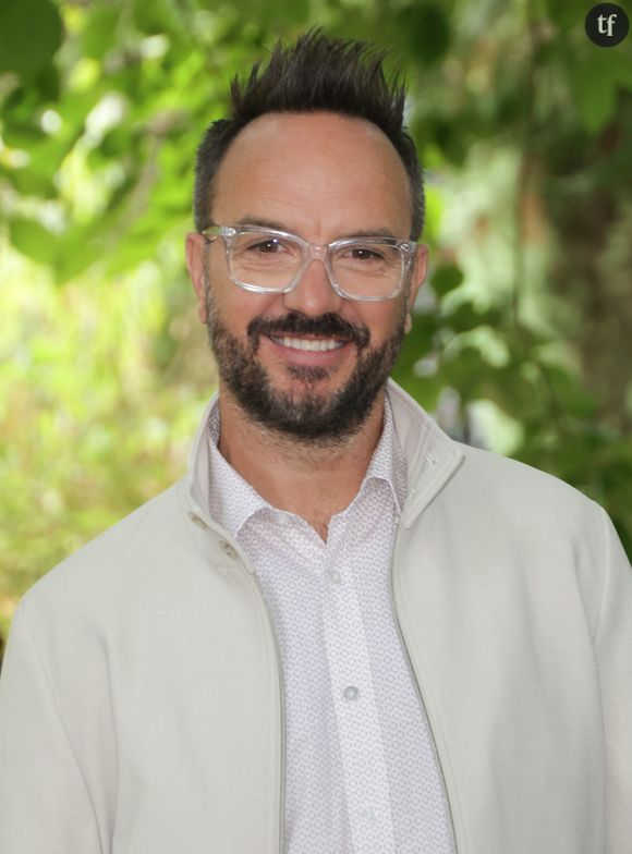 "Tout tourne autour du cul avec lui" : cet humoriste controversé se retrouve au cœur d'une enquête pour "attitudes inappropriées"