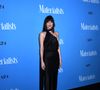 "Shiny" : c'est le qualificatif qui convient le mieux à Dakota Johnson. Et pour cause, la comédienne revêt sur le red carpet une robe d'un argenté aveuglant. Ce qui n'est pas sans faire réagir ses fans, alors que l'égérie fashion défend son tout nouveau projet, Splitsville, avec Michael Angelo Covino. "Sublime", "Quelle icône", "c'est toujours la plus belle", commentent sur les réseaux sociaux ceux-ci, vraisemblablement impressionnés par son charisme iconoclaste.