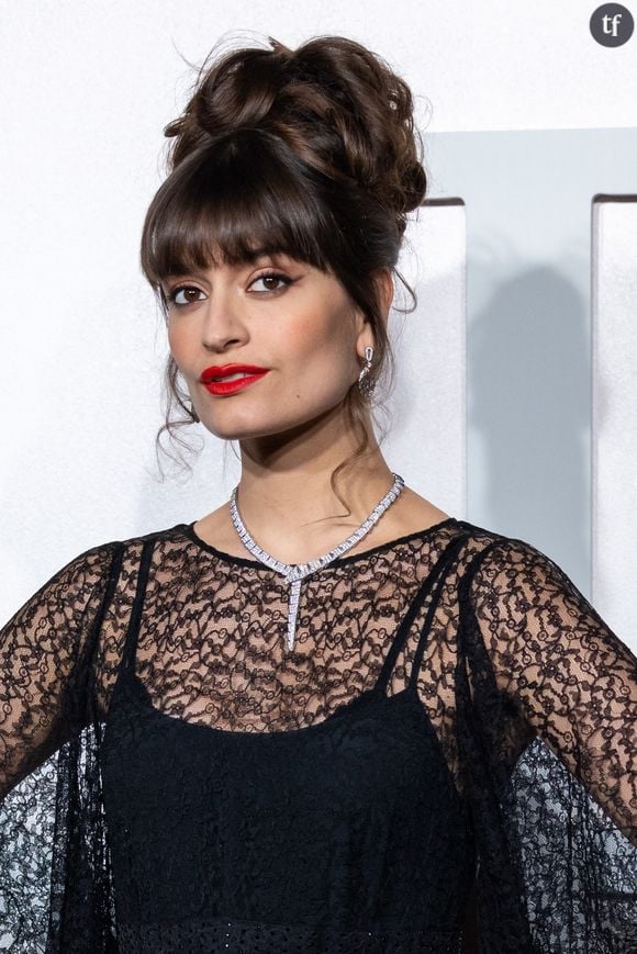 “Le monde n’aime pas les femmes”, s’attriste Clara Luciani, qui incite celles-ci à “se prendre par la main”