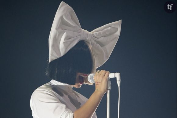 La chanteuse SIA est restée une énigme pendant plusieurs années, toujours cachée derrière une perruque bicolore qui lui couvrait le visage.